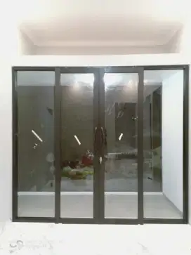 terpasang pintu sliding Almunium kaca