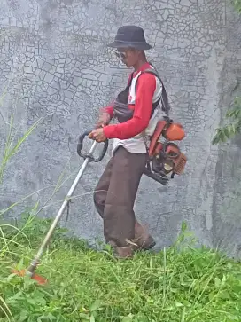 Potong Rumput dan bersih bersih panam