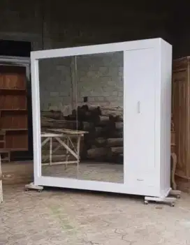 Almari pakaian minimalis kayu jati