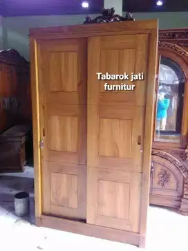 Lemari pakaian minimalis pintu2, bahan kayu jati tua