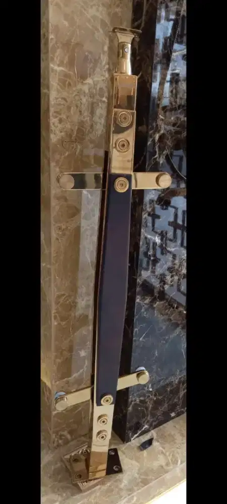 Railing tangga kaca GOLD