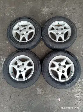 Velg oem kijang r14 4x114.3 lbr5,5 et27 sepaket ban