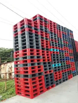 palet plastik pallet plastik bermacam ukuran