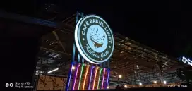 Logo timbul huruf timbul billboard papan iklan resto kuliner