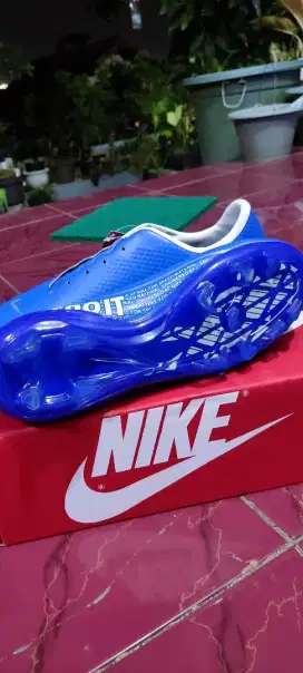 Sepatu bola Nike