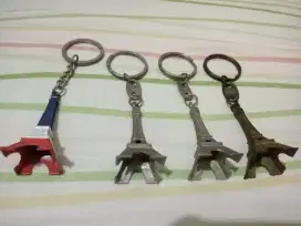 Gantungan kunci menara Eiffel tower paris (preloved)