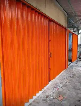 Folding gate roling door