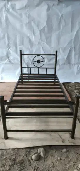 Rangka ranjang besi 3 kaki