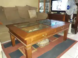 Meja ruang keluarga