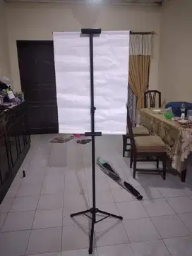 Tiang baner masih baru