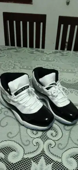 Sepatu  edisi Michel Jordan No.42