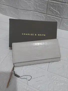 Dompet Charles & Keith