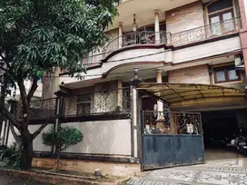 DIJUAL rumah Da Vinci style dengan mezzanine (4.5M nego)
