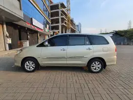 Innova bensin 2010 MT