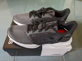 Sepatu Pria Adidas Running Ventice Hitam EG3273 Ukuran 10,5 Original