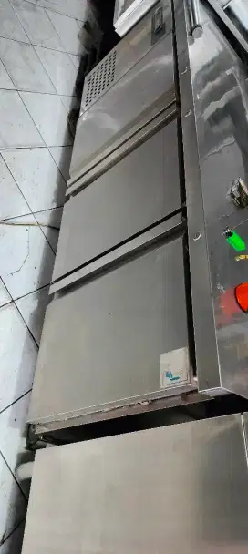 Jual underconter chiller bekas resto ex cafe