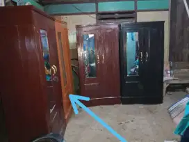 Almari kayu meranti