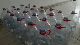 Botol Galon Kosong Bekas Le Minerale Mineral Masih Bagus dan Utuh