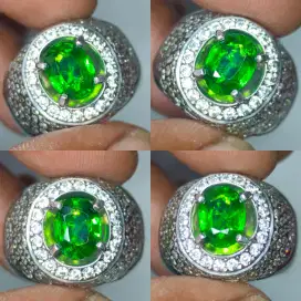 cincin natural vivid green stavorite 2.45 cts