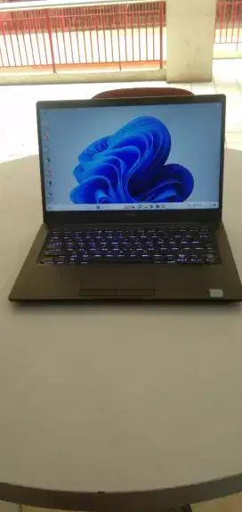 Laptop Dell i5 gen 8 ram 16 ssd 256gb slim
