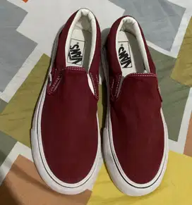 Sepatu slip on Vans of the wall merah