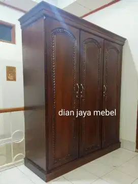 Lemari 3 pintu jati