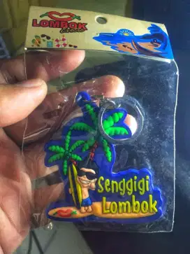 Gelang dan gantungan kunci keren