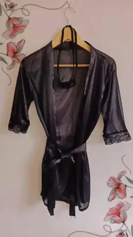 Lingerie kimono dan G-string