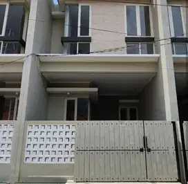 RUMAH MEWAH GRESS DI PLOSO SURABAYA