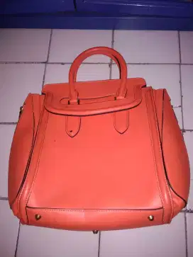 Tas Wanita, Alexander M.Quin