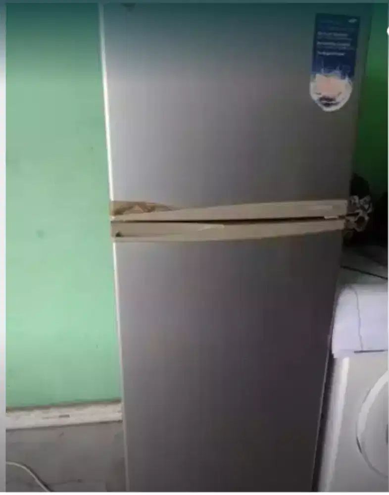 Dijual kulkas Toshiba 2 pintu