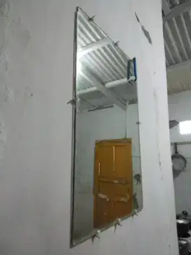 DI JUAL KACA KOTAK