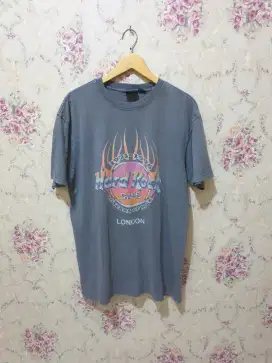 Mulus .authentic baju kaos .shirt hard rock cafe vintage size M fit L