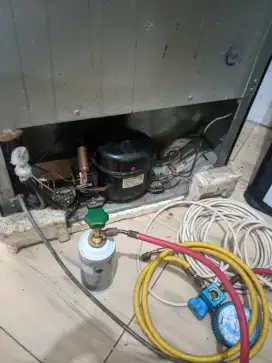 SERVICE KULKAS,AC,MESIN CUCI