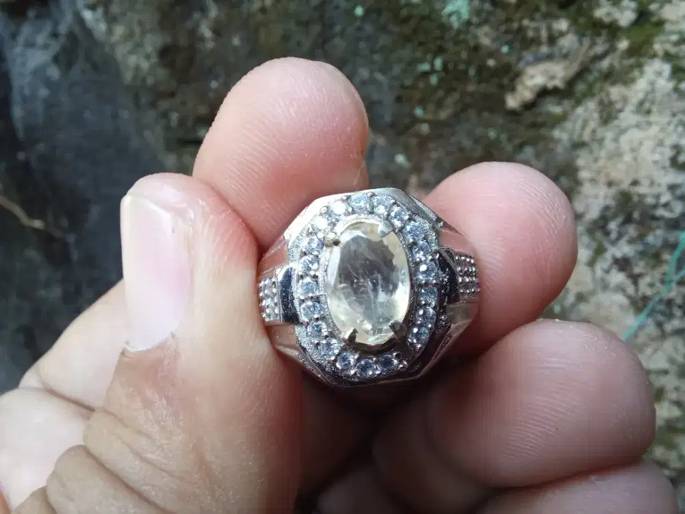 Batu Yellow Shappire Srilangka