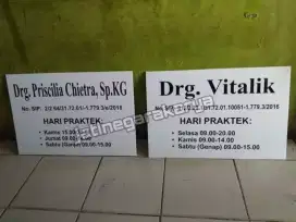 Papan Nama Toko Acrylic