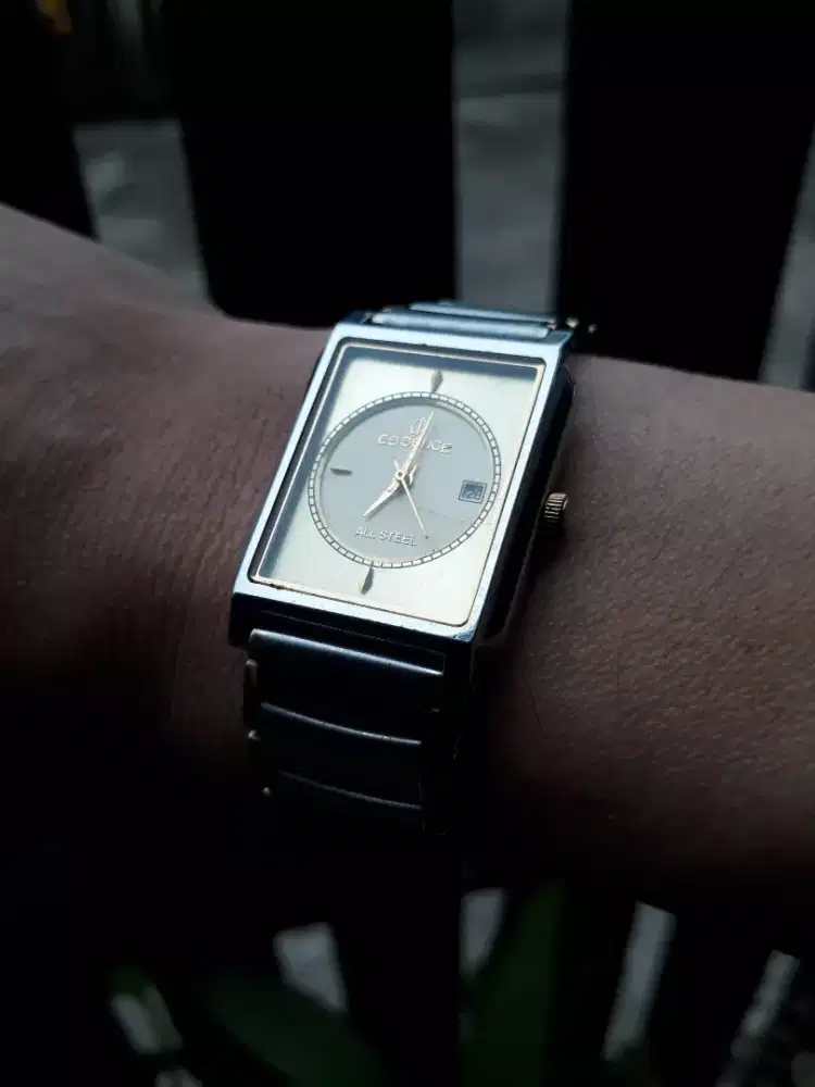 Jam tangan Essence