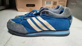 JUAL SEPATU ADIDAS!!