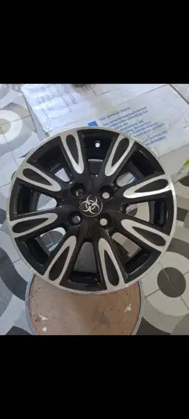 Velg oem yaris R15 pcd 4x100 lebar 55 et 45