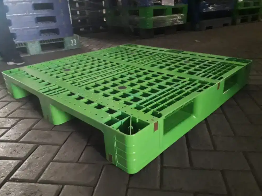 Pallet plastik tebal kokoh barang import