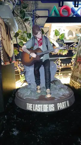 The Last of Us Part 2 Ellie Statue