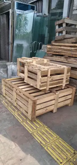Peti packing pengiriman barang