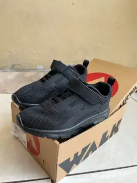 DIJUAL!Sepatu Sekolah Anak Airwalk Warna Hitam