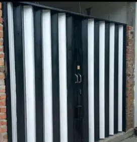 Folding gate roling door
