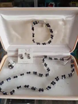 Set perhiasan cantik