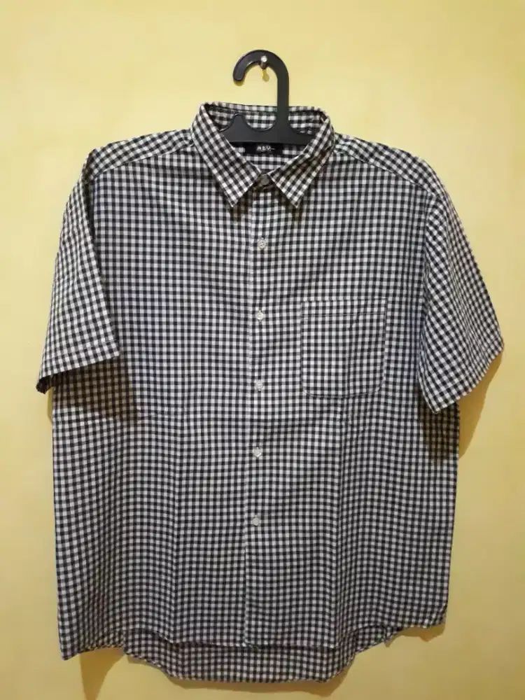 Kemeja Lengan Pendek Hitam Putih Motif Kotak-Kotak Merek Neo Tokyo
