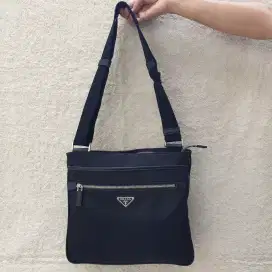 Prada Slingbag Hitam Nylon Mix Kulit Asli