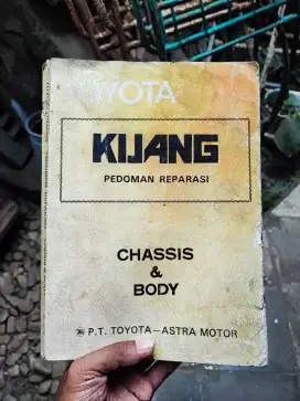 Buku Antik Astra Toyota Kijang Pedoman Reparasi Chassis dan Body 1976