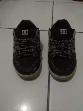 SEPATU ANAK DCSHOECOUSA BLACK ORIGINAL, BAGUS SEKALI, TERAWAT