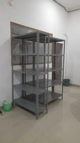 Rak besi lubang serbaguna